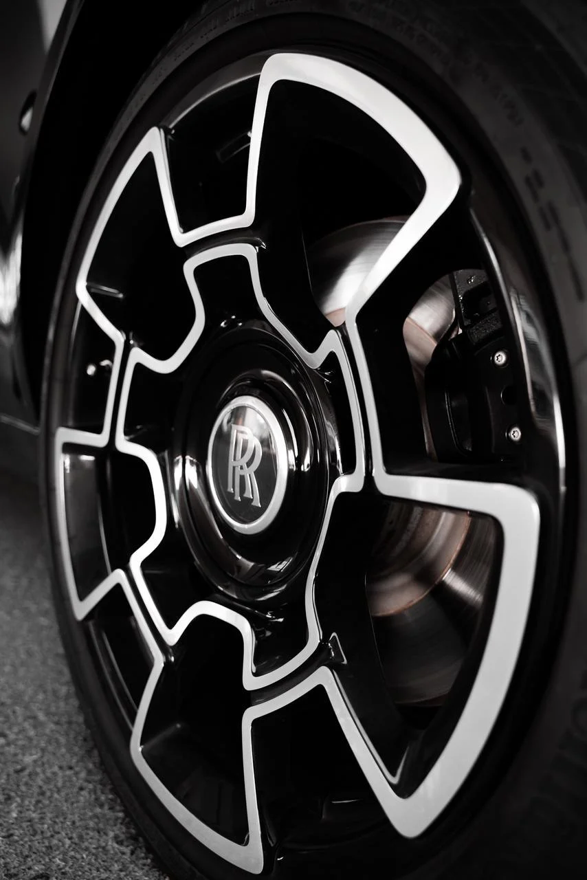 Wheel Rolls Royce Wraith 2019 to drive